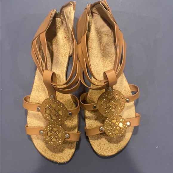 Tan sandals - Picture 2 of 3